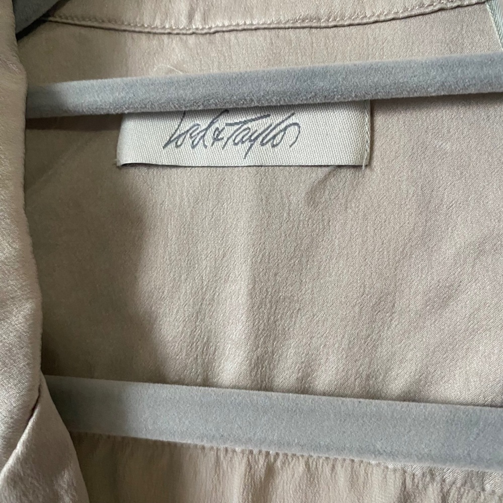 Lord & Taylor Womens 100% Silk Button Down Blouse Champagne Beige Size 16 - Picture 2 of 4